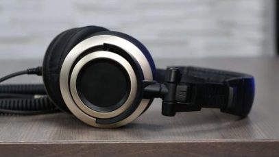 The Status Audio CB-1 headphones are no flash, all sound